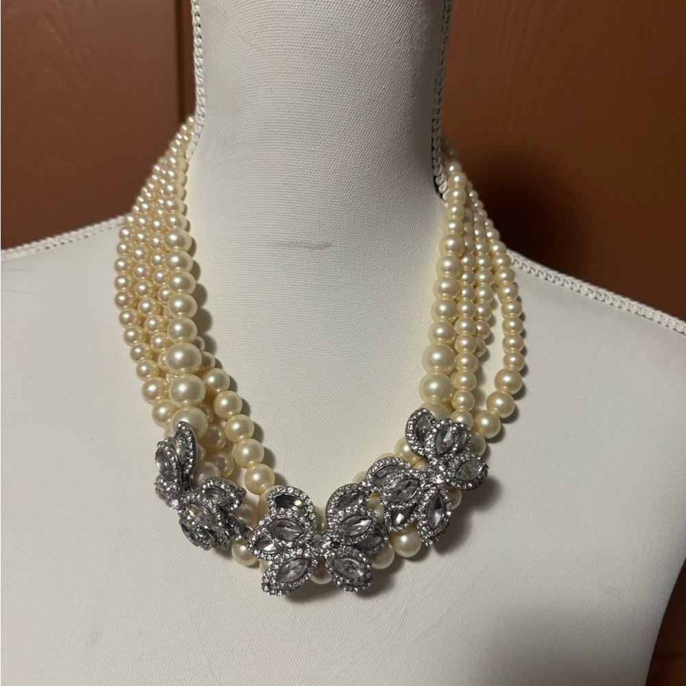 Ann Taylor Cream Pearl and Silver Floral Necklace
